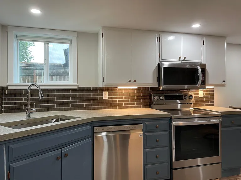 4616 SW View Point Ter — Photo 2