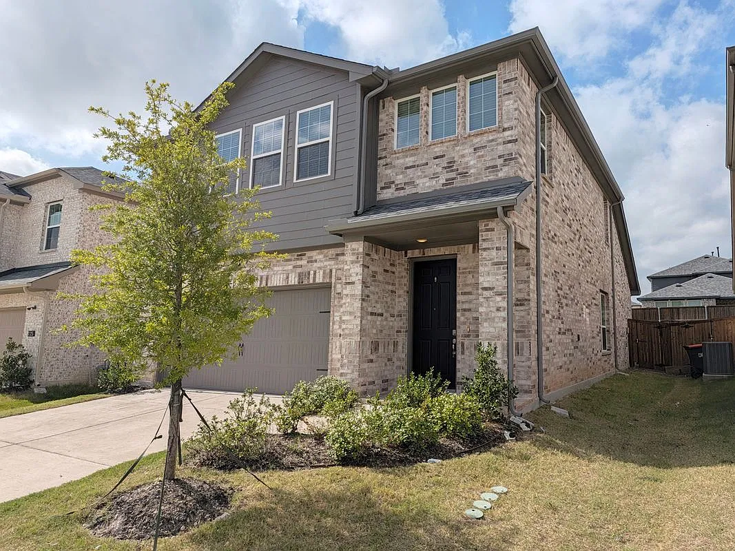 4 bed, 2.5 bath, 2165 sqft, $2,300 — Photo 1