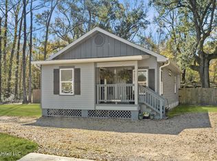 13101 Horseshoe Rd, Ocean Springs, MS 39564