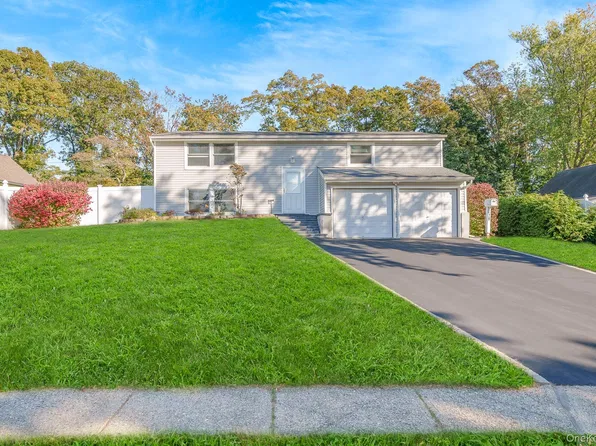 79 Snowberry Lane, Islandia, NY 11749