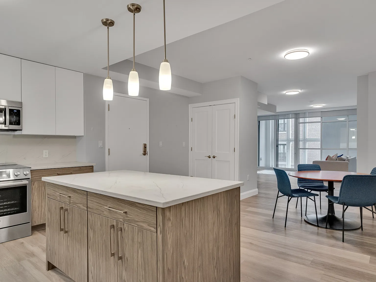 2 bed, 2.5 bath, 1787 sqft, $4,905 — Photo 3