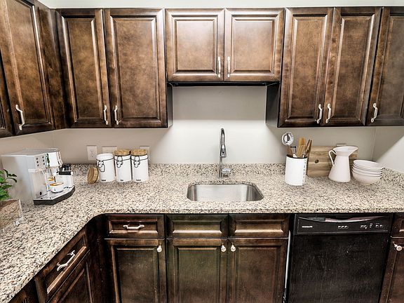 Lakeside Apartments LF-19