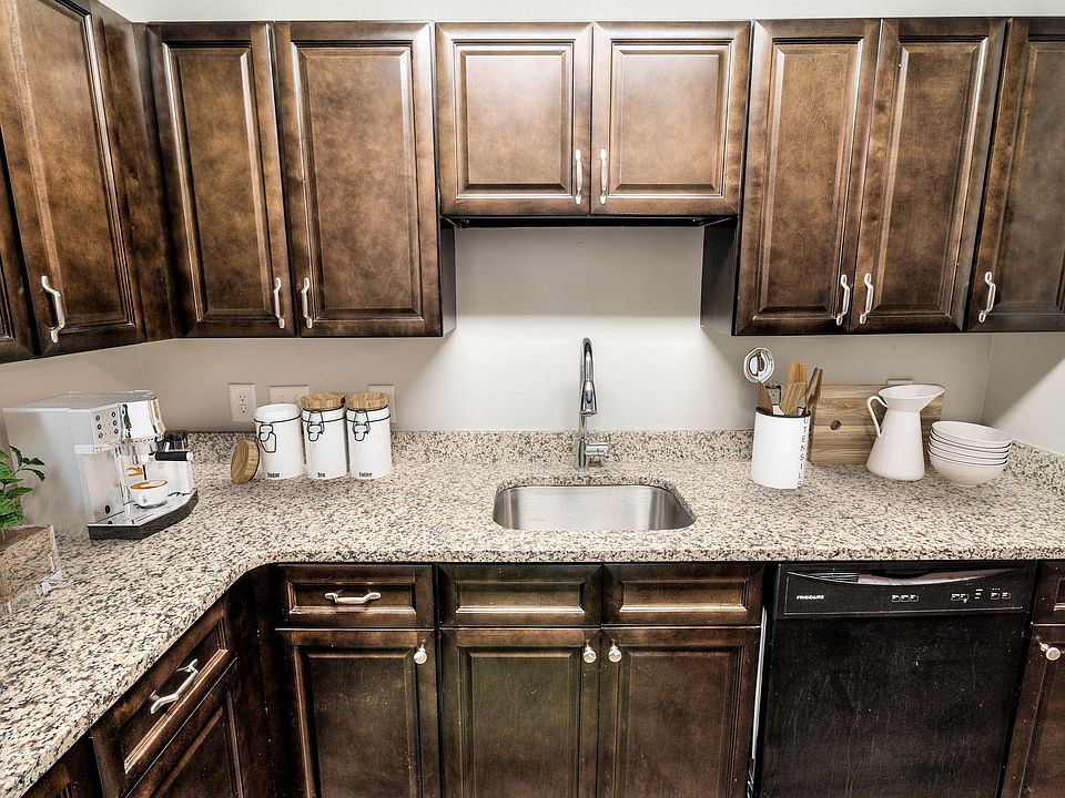 Lakeside Apartments LF-19