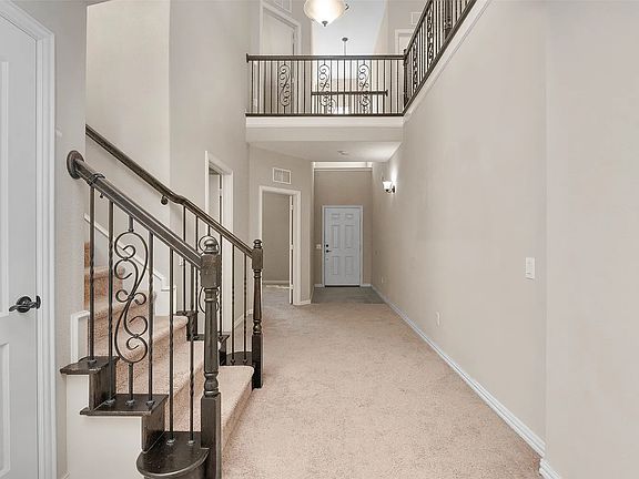 2nd image of 220 Cielo Azure Ln