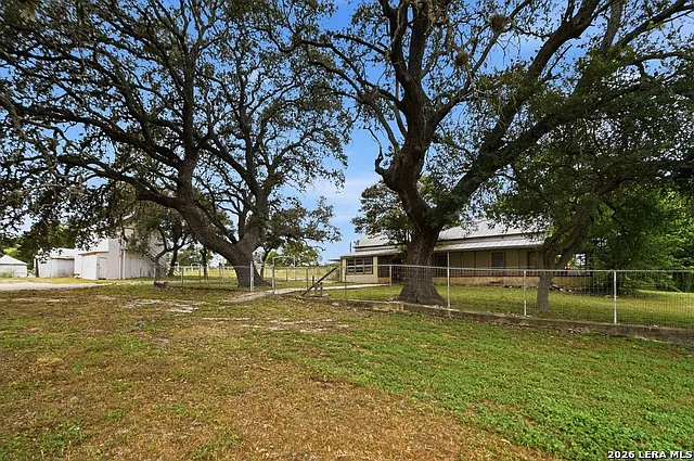 8811 FM 471 N — Photo 5