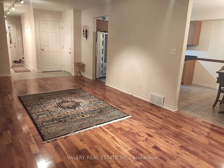 1058 Lexington Cir — Photo 32