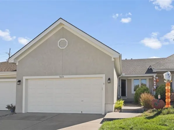 9604 N Locust Dr, Kansas City, MO 64155
