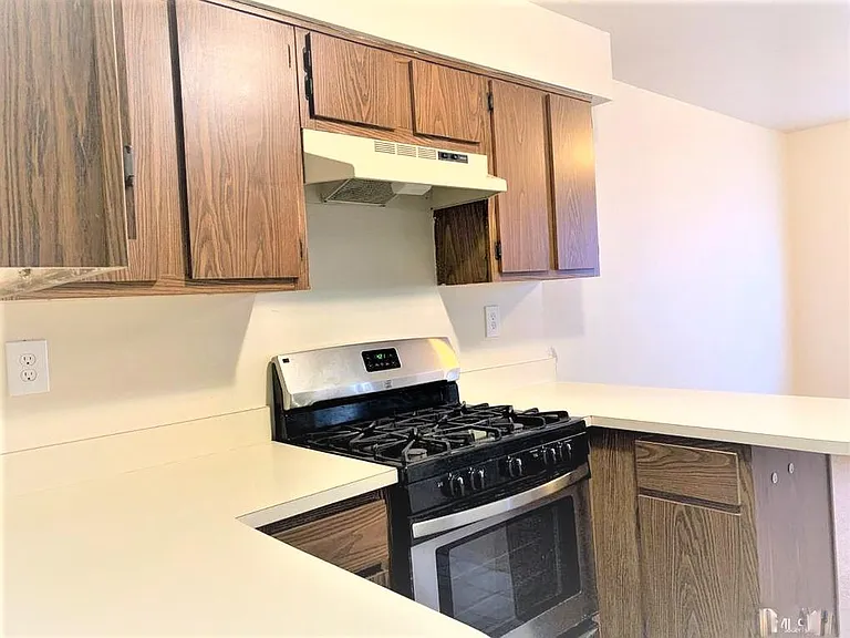 1801 Green Hollow Dr — Photo 3