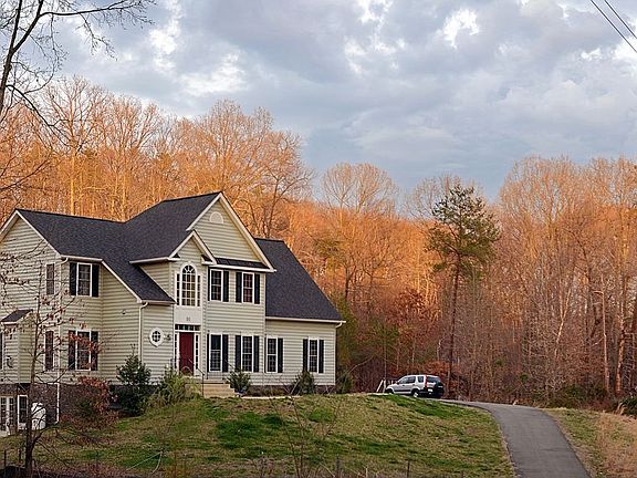 2nd image of 30 Fleetwood Farm Ln