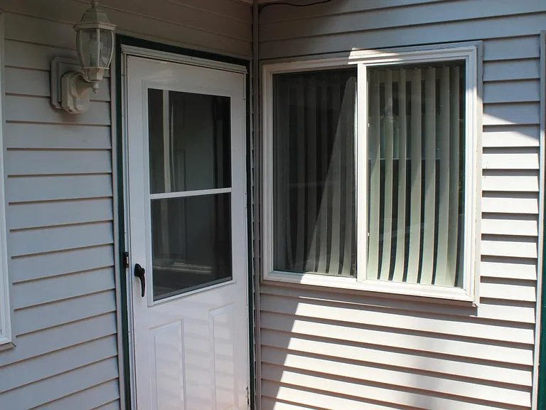 15920 Short St — Photo 3