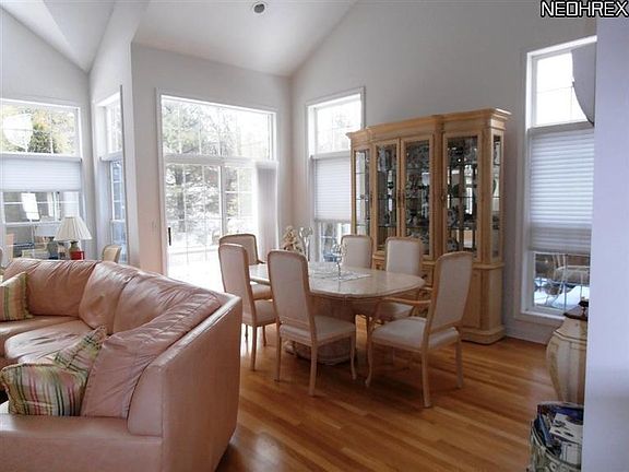 2nd image of 433 W Glengary Cir