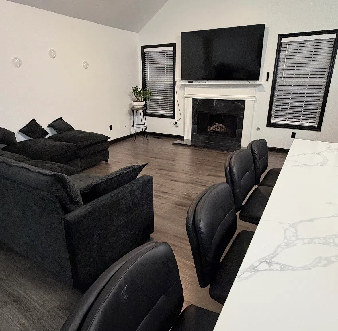 4 bed, 3.5 bath, 2300 sqft, $4,500 — Photo 3