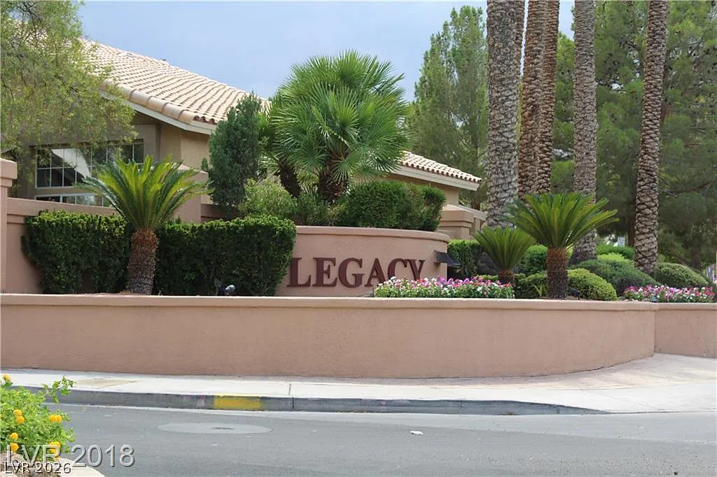5 bed, 3.0 bath, 3225 sqft, $3,100 — Photo 2