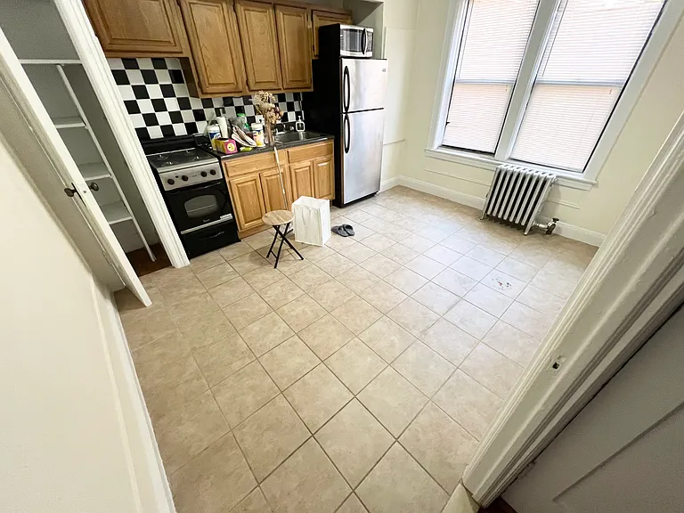 4529 42nd St #4 — Photo 3