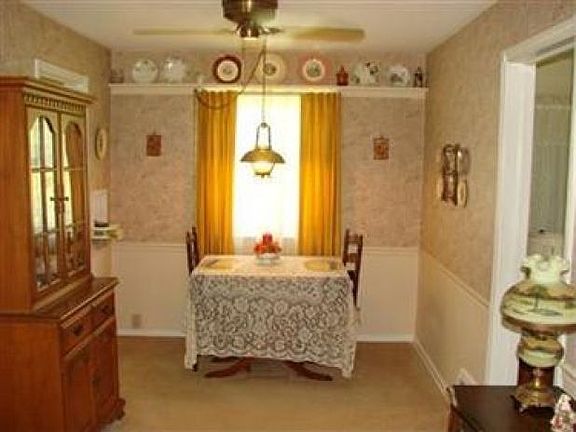 5th image of 327 Rockfern Ave