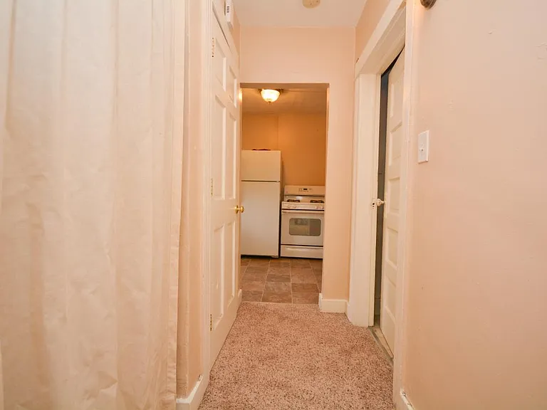 Front entry/hallway