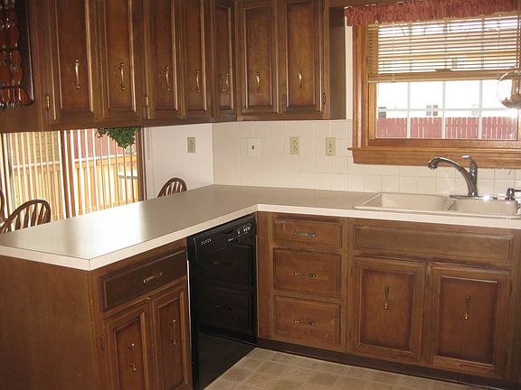 4th image of 4484 E Park Dr