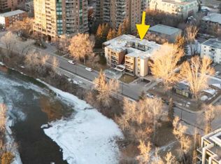 220 S 26th Ave SW #201, Calgary, AB T2S 0M4