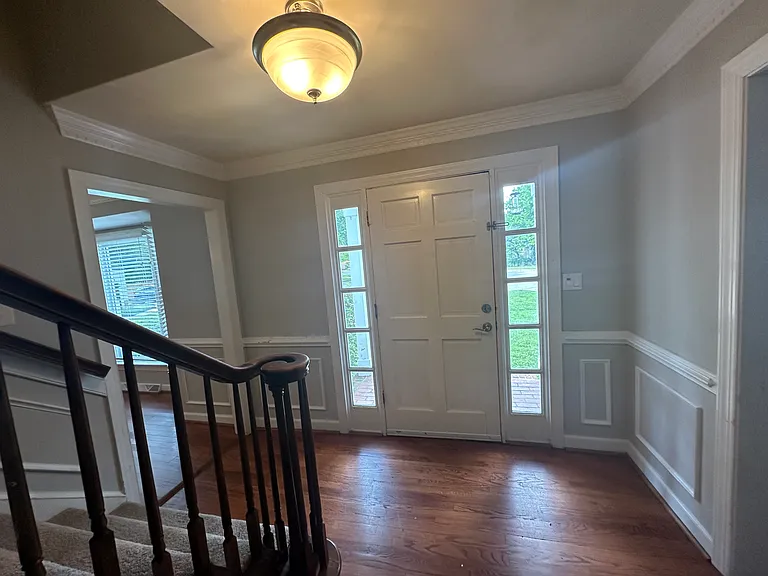 608 Hearndon Ct — Photo 2