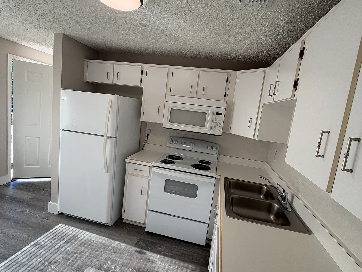 2 bed, 1.5 bath, 922 sqft, $1,695 — Photo 3