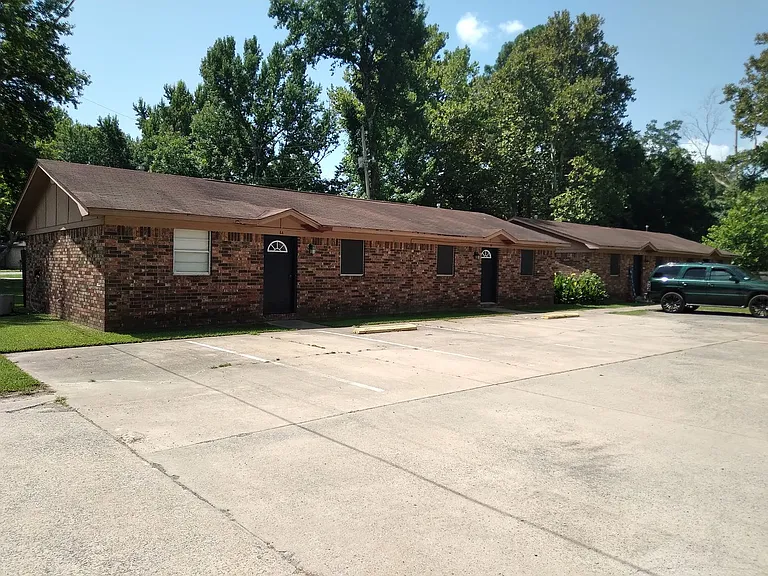 201 Tucker Inn — Photo 5