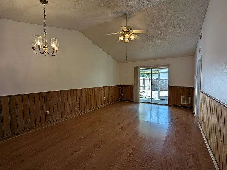 1130 Dover Ct — Photo 5