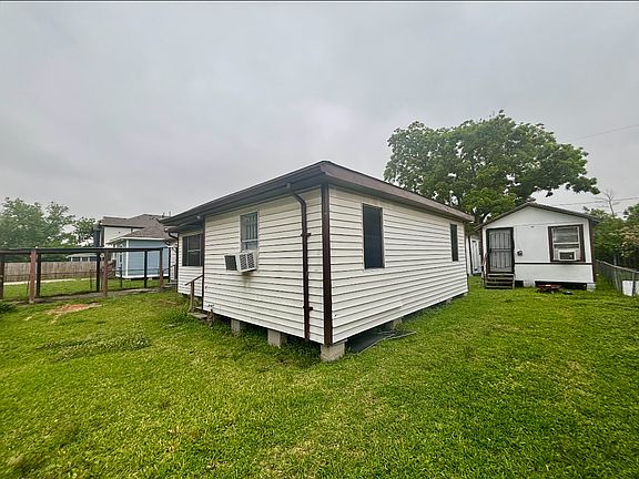 3rd image of 6814 Covington Dr #B