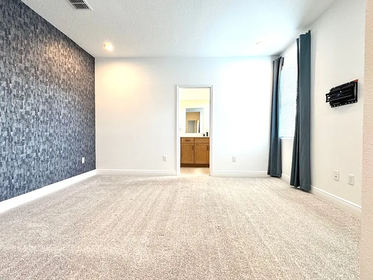 1825 Coastal Ct — Photo 17