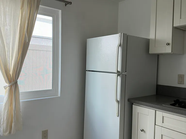1033 Cordova St #4 — Photo 4
