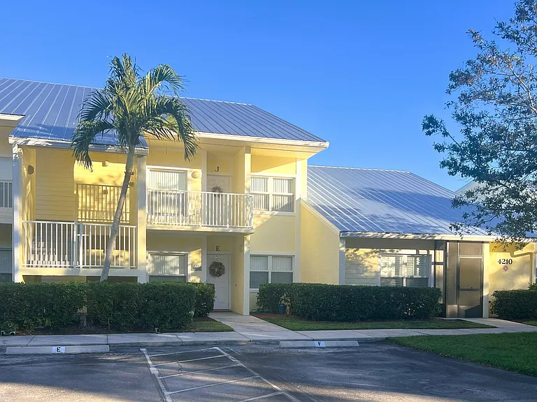 4210 Gator Trace Cir — Photo 1