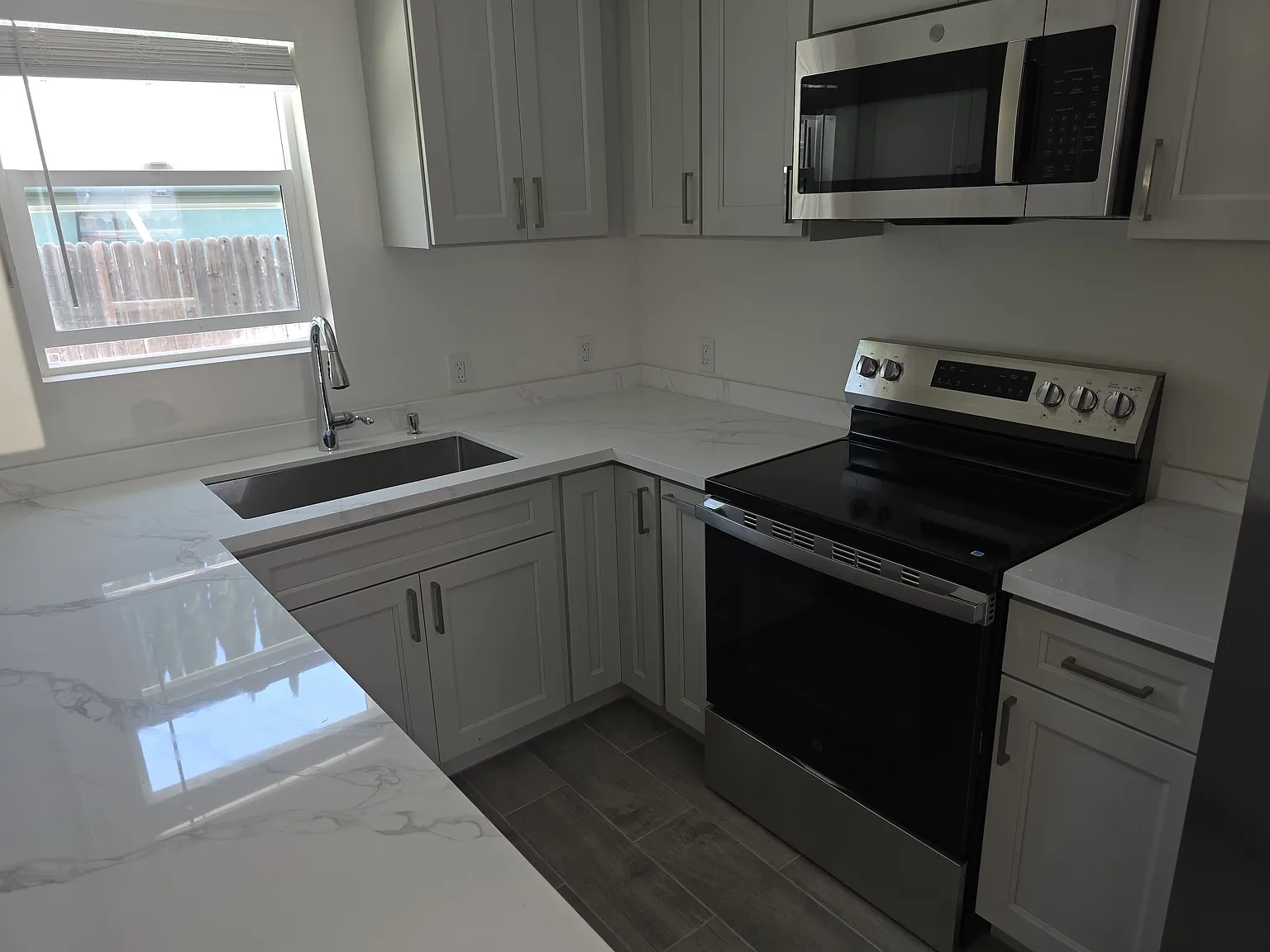 1 bed, 450 sqft, $1,800 — Photo 3