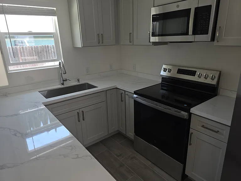 217 E Morningside St #A — Photo 3