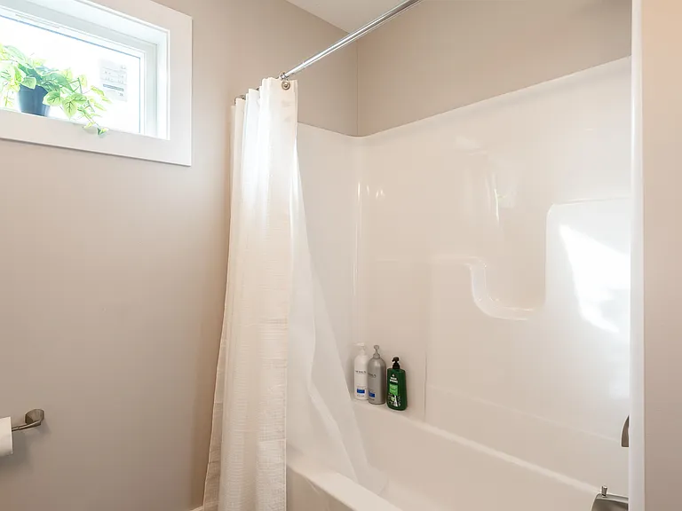601 E Miller Dr — Photo 16