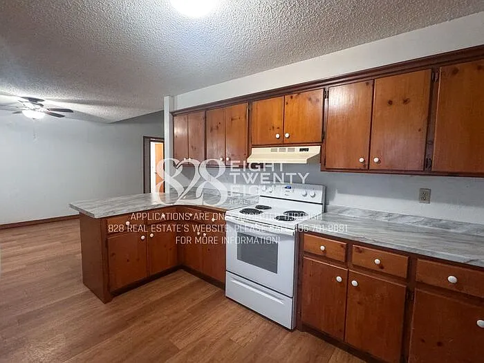 503 E Maple St — Photo 12