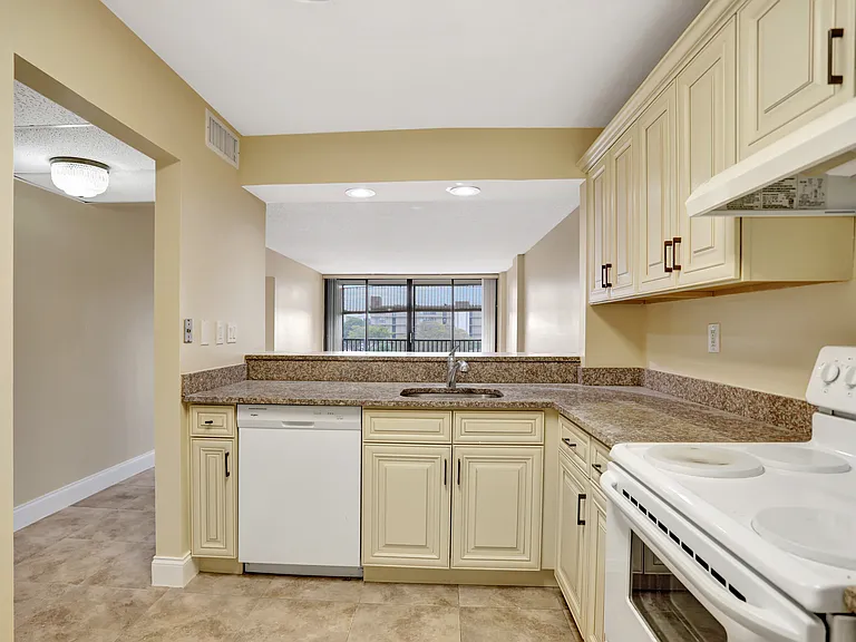 3 Royal Palm Way — Photo 16