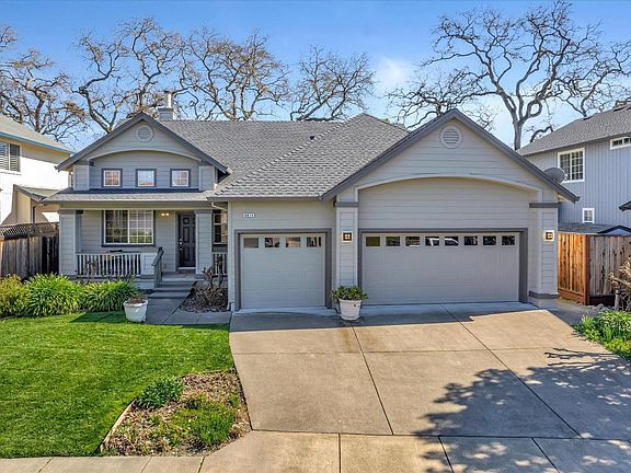3rd image of 8814 Holly Leaf Drive