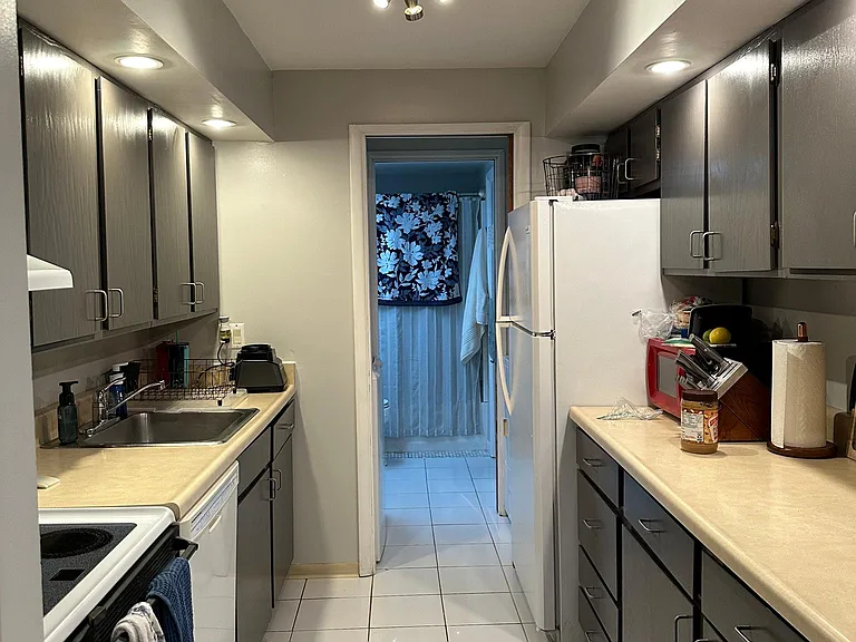 801 Stratford Dr #5 — Photo 12