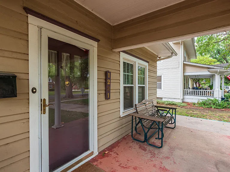 1221 N Perry Ave — Photo 3