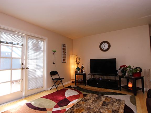 2nd image of 605 S Mollison Ave Unit 106