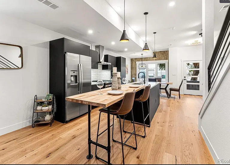 3919 Cook St — Photo 40