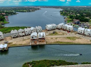 24 Cmdr Runco Ln, Seabrook, TX 77586