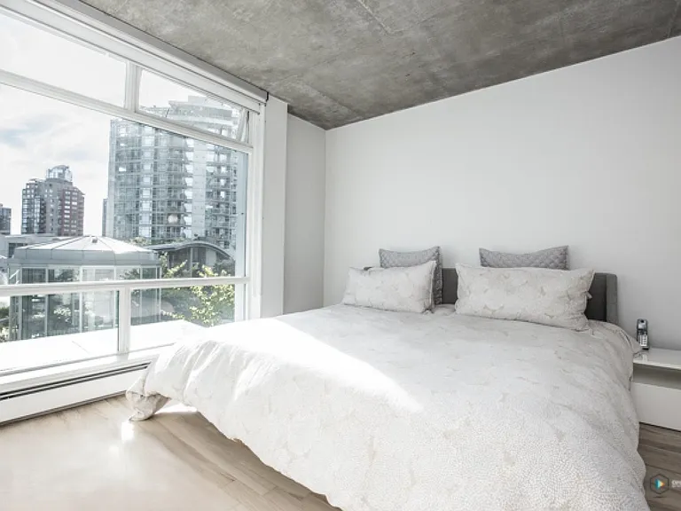 1111 Marinaside Cres #THN — Photo 14