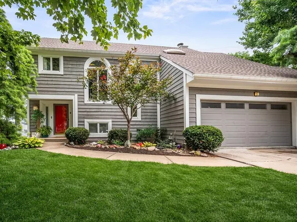 11309 Slater St, Overland Park, KS 66210