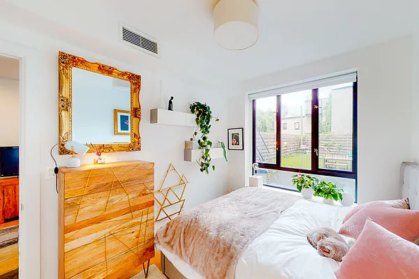 Sold by Compass | media 18