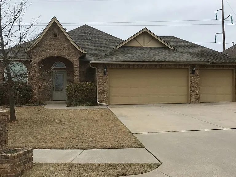 3017 Line Dr — Photo 1