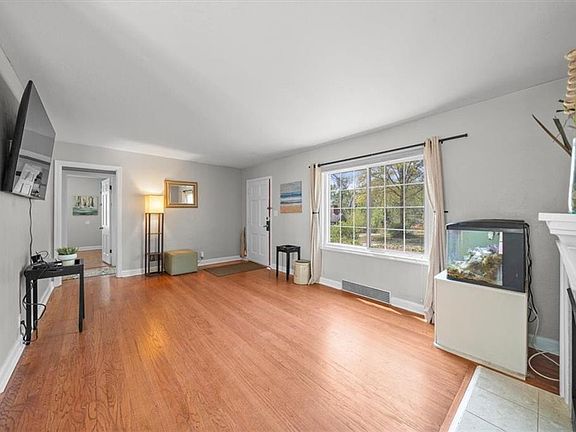 2nd image of 5741 Woodward St