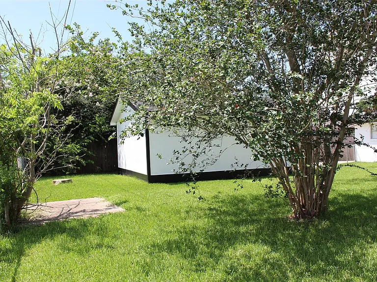 210 Brigadoon Ln — Photo 30
