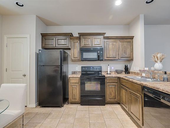 4th image of 1001 SW 92nd St