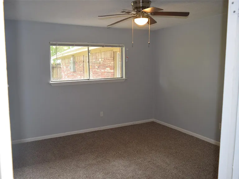 9902 Tolman St — Photo 16