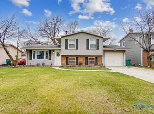 512 Indian Ridge Trl, Rossford, OH 43460